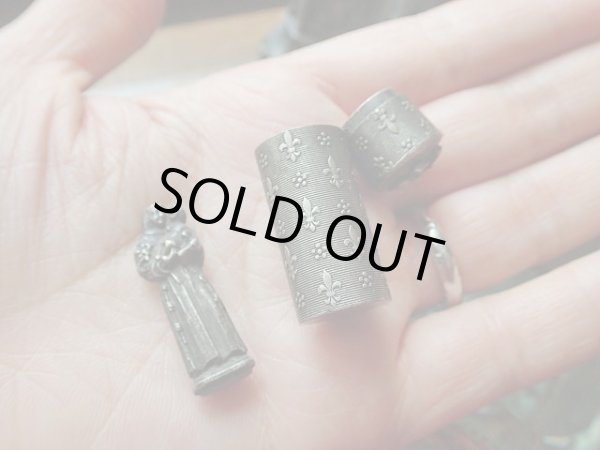 画像5: 【フルールドリス紋様ケース入り聖像】【幼子イエスを抱く聖アントニオ】フランス・アンティーク＆ヴィンテージ聖品 (5)