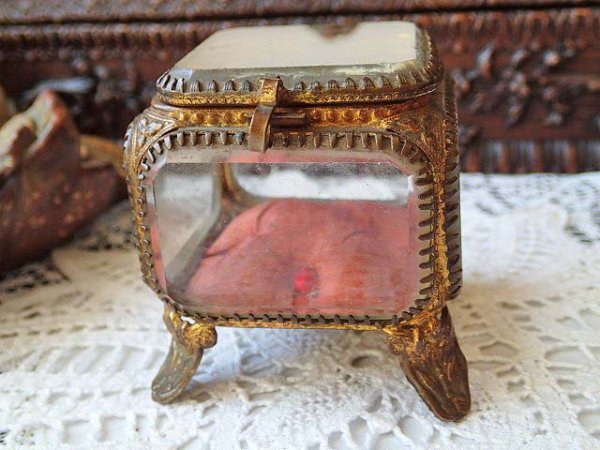 画像2: 【5面ベベルガラスオルモル装飾枠シルククッション敷ボックス（小）】フランス・アンティーク＆ヴィンテージボックス (2)