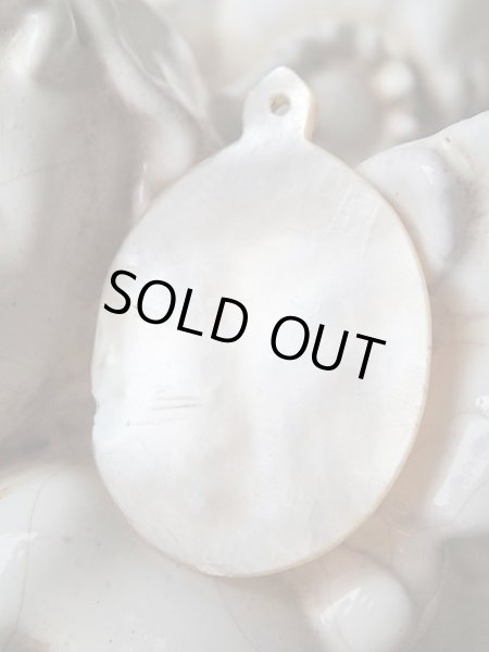 画像2: 【マザーオブパールカメオ】【楕円型聖母の御心】フランス・アンティーク＆ヴィンテージクロス (2)