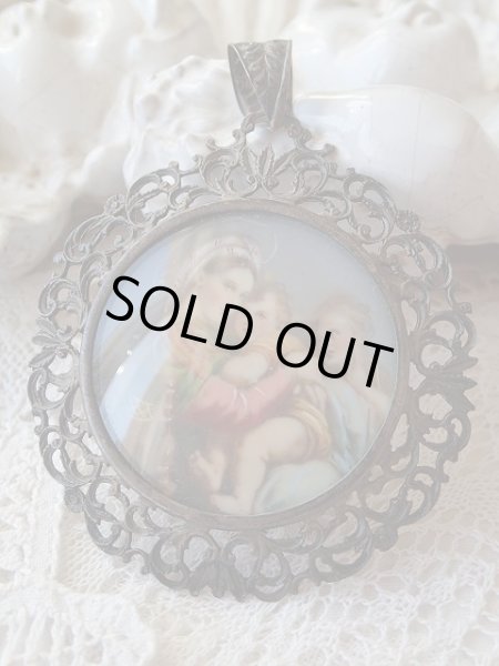 画像2: 【シルバー鍍金透かし装飾枠ミニアチュール】【小椅子の聖母】フランス・アンティーク＆ヴィンテージ聖品 (2)