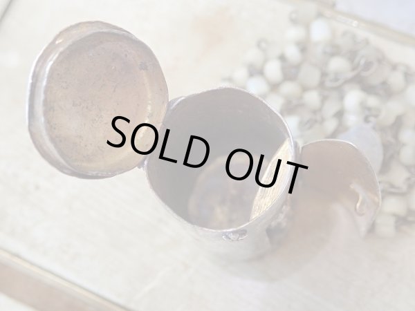 画像11: 【隠し扉聖像付ケース】【ノートルダム頭文字蓋フルールドリス文様】【ロザリオとセット】フランス・アンティーク＆ヴィンテージ聖品 (11)