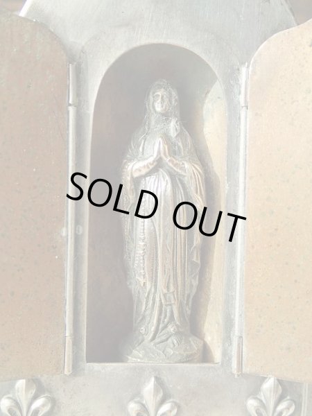 画像4: 【観音開き携帯用小祭壇】【フルールドリス文様ルルドの聖母】フランス・アンティーク＆ヴィンテージ聖品 (4)