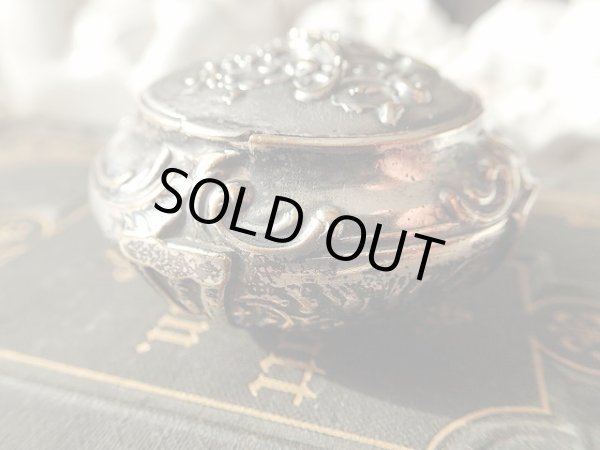 画像3: 【ミラー付きロカイユ装飾ピルケース】フランス・アンティーク＆ヴィンテージ品 (3)