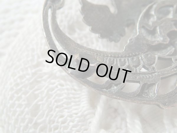 画像7: 【王冠鷲とロレーヌ十字】【半月型透かし装飾ブローチ】フランス・アンティーク＆ヴィンテージ聖品 (7)