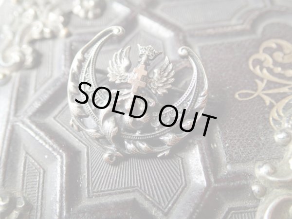 画像2: 【王冠鷲とロレーヌ十字】【半月型透かし装飾ブローチ】フランス・アンティーク＆ヴィンテージ聖品 (2)