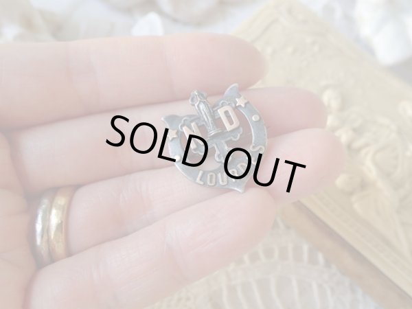 画像7: 【ルルドの聖母】【馬蹄とロレーヌ十字透かしブローチ】フランス・アンティーク＆ヴィンテージ聖品 (7)