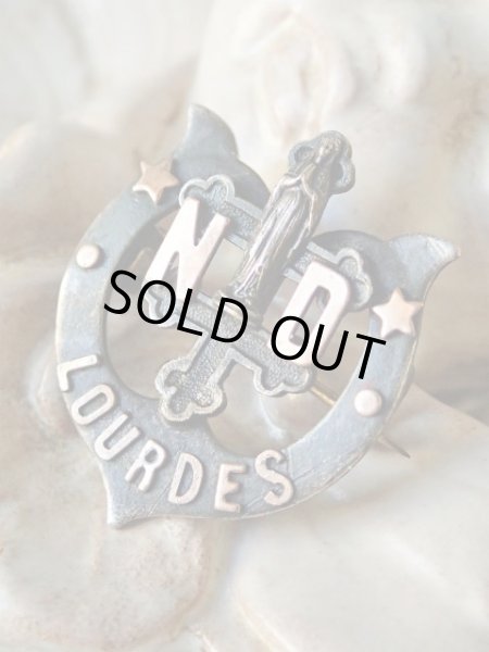 画像3: 【ルルドの聖母】【馬蹄とロレーヌ十字透かしブローチ】フランス・アンティーク＆ヴィンテージ聖品 (3)