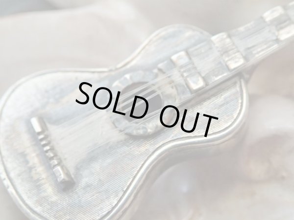 画像7: 【シルバー925製ミニチュア楽器】【スタンド付きギター】イタリア・アンティーク＆ヴィンテージ品 (7)