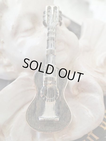 画像4: 【シルバー925製ミニチュア楽器】【スタンド付きギター】イタリア・アンティーク＆ヴィンテージ品 (4)