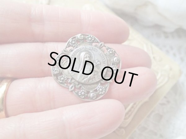 画像6: 【幼きイエス小さき花の聖テレーズ】【透かし細工ブローチ】フランス・アンティーク＆ヴィンテージ聖品 (6)