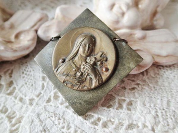 画像2: 【幼きイエスの聖テレーズ】【プレートペンダントトップ】フランス・アンティーク＆ヴィンテージ聖品 (2)