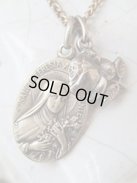 画像2: 【幼きイエスの聖テレーズとバラ型テレーズメダイ2点セット】フランス・アンティーク＆ヴィンテージメダイ (2)