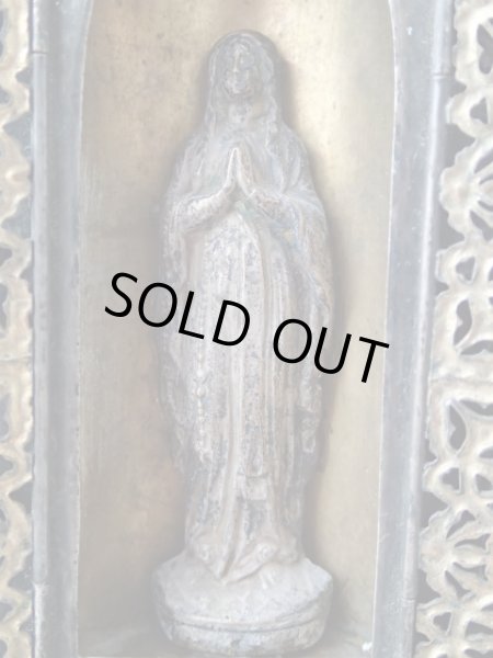 画像9: 【観音開き携帯用小祭壇】【フルールドリス文様ルルドの聖母透かし扉バージョン】フランス・アンティーク＆ヴィンテージ聖品 (9)