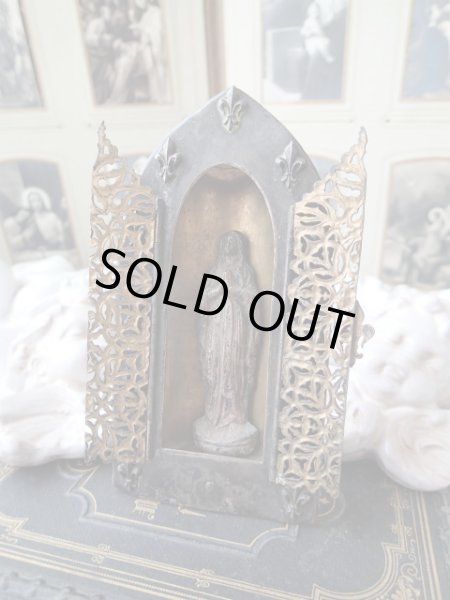 画像3: 【観音開き携帯用小祭壇】【フルールドリス文様ルルドの聖母透かし扉バージョン】フランス・アンティーク＆ヴィンテージ聖品 (3)