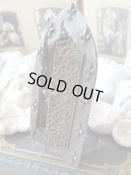 画像11: 【観音開き携帯用小祭壇】【フルールドリス文様ルルドの聖母透かし扉バージョン】フランス・アンティーク＆ヴィンテージ聖品 (11)