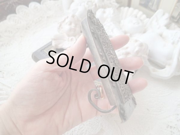 画像14: 【観音開き携帯用小祭壇】【フルールドリス文様ルルドの聖母透かし扉バージョン】フランス・アンティーク＆ヴィンテージ聖品 (14)