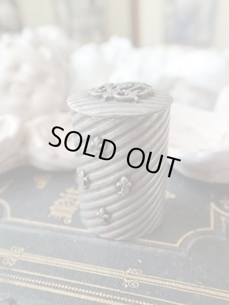 画像3: 【ルルドの聖母】【ノートルダム頭文字ND蓋】【斜め縞にフルールドリス】フランス・アンティーク＆ヴィンテージ聖品 (3)