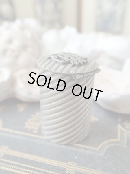 画像4: 【ルルドの聖母】【ノートルダム頭文字ND蓋】【斜め縞にフルールドリス】フランス・アンティーク＆ヴィンテージ聖品 (4)