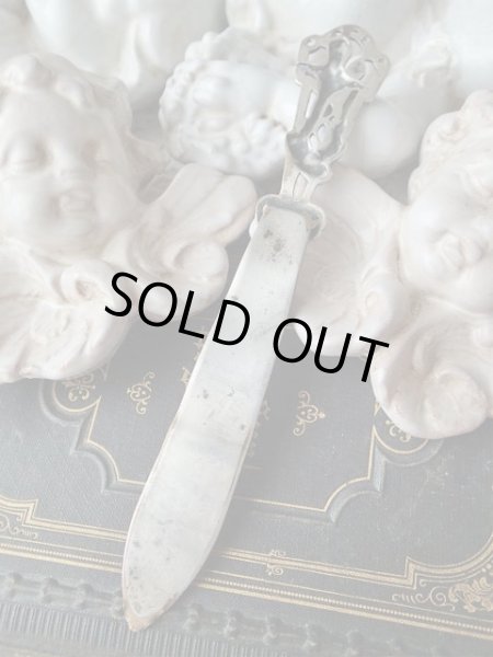 画像2: 【アールデコ調透かし細工百合とノートルダム頭文字】【ペーパーナイフ兼ブックマーク】フランス・アンティーク＆ヴィンテージ聖品 (2)