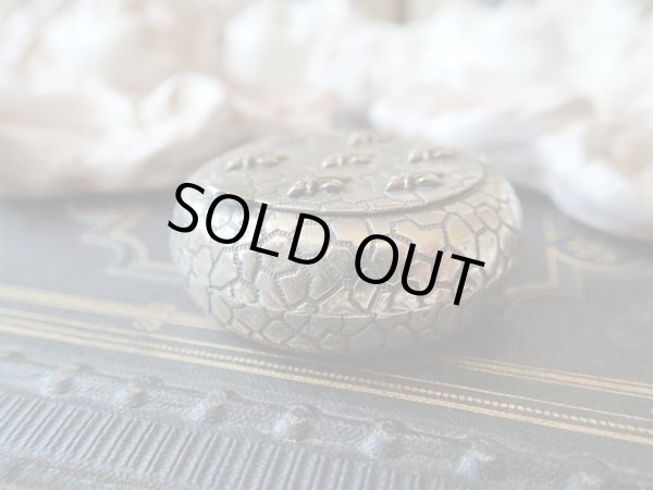 画像6: 【亀甲柄にフルールドリス】【ミラー付パウダーケース】フランス・アンティーク＆ヴィンテージ品 (6)