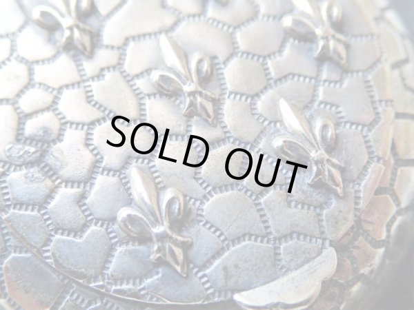 画像9: 【亀甲柄にフルールドリス】【ミラー付パウダーケース】フランス・アンティーク＆ヴィンテージ品 (9)