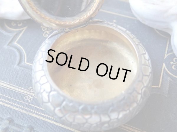 画像3: 【亀甲柄にフルールドリス】【ミラー付パウダーケース】フランス・アンティーク＆ヴィンテージ品 (3)