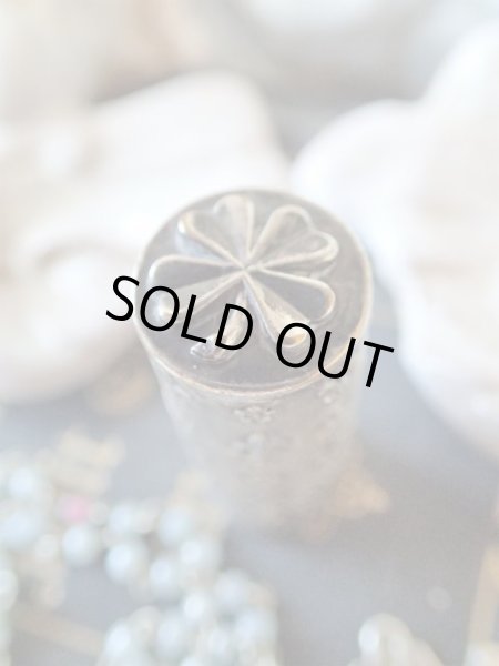 画像8: 【四葉のクローバー蓋フルールドリス文様ミニケース】【ミニロザリオ入り】フランス・アンティーク＆ヴィンテージ聖品 (8)