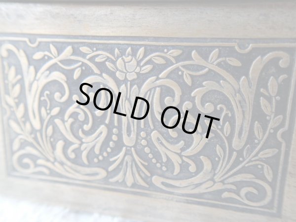 画像10: 【アールヌーヴォー植物文様装飾ルルドの聖母】【メタルボックス】【1858年】フランス・アンティーク＆ヴィンテージ品 (10)