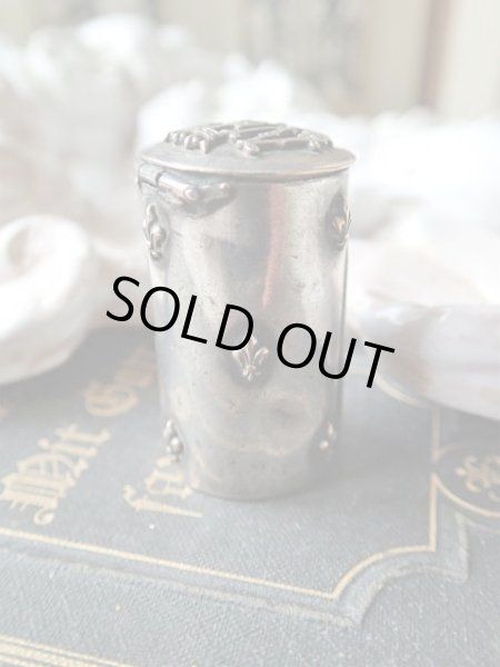 画像4: 【隠し扉聖像付ロザリオケース】【ノートルダム頭文字蓋フルールドリス文様】フランス・アンティーク＆ヴィンテージ聖品 (4)