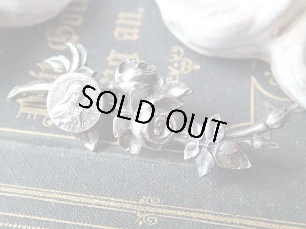 画像3: 【幼きイエスの聖テレーズ】【バラの束型レリーフブローチ】フランス・アンティーク＆ヴィンテージ聖品 (3)