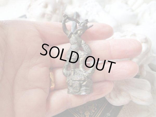 画像10: 【ドラゴンを踏みしだく大天使ミカエル】【ミニ聖像】フランス・アンティーク＆ヴィンテージ聖品 (10)