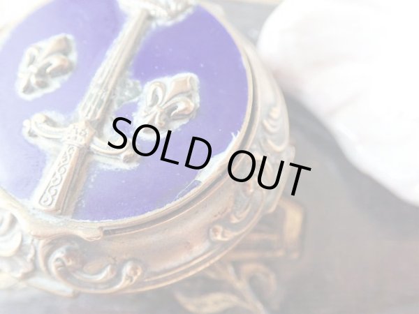 画像7: 【聖ジャンヌダルク紋章】【青エナメルロカイユ装飾】【パウダーケース】フランス ・アンティーク＆ヴィンテージ品 (7)