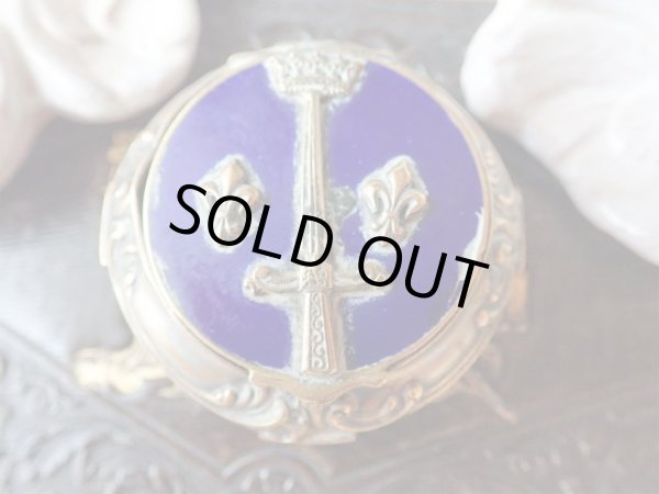 画像8: 【聖ジャンヌダルク紋章】【青エナメルロカイユ装飾】【パウダーケース】フランス ・アンティーク＆ヴィンテージ品 (8)