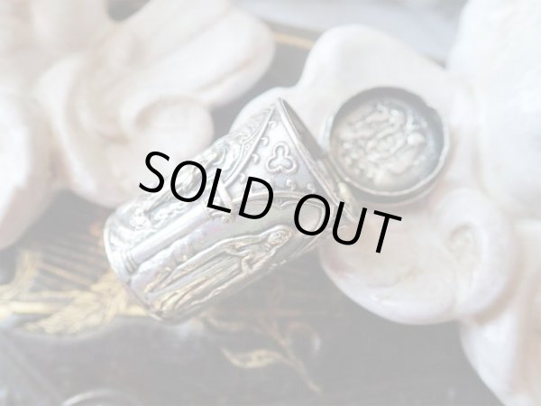 画像15: 【ルルドの聖母総レリーフ円筒型ロザリオケース】【ノートルダム頭文字ND蓋】フランス・アンティーク＆ヴィンテージ聖品 (15)