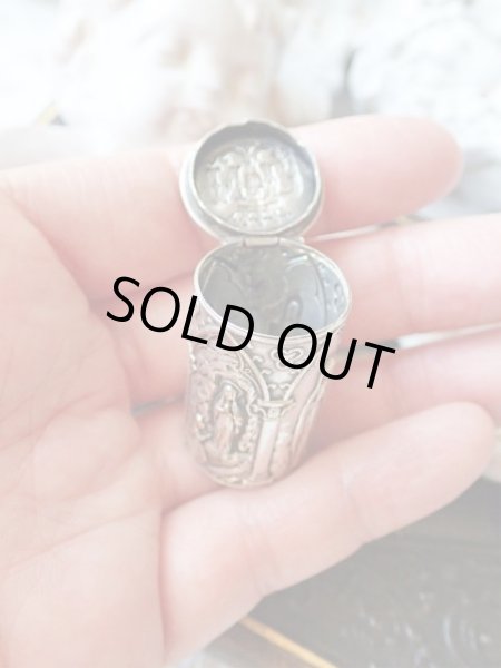 画像12: 【ルルドの聖母総レリーフ円筒型ロザリオケース】【ノートルダム頭文字ND蓋】フランス・アンティーク＆ヴィンテージ聖品 (12)