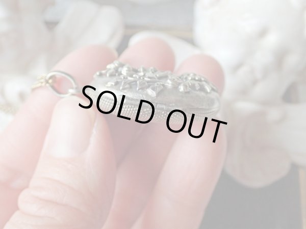 画像9: 【フルールドリスと植物と蜂装飾】【シルバー鍍金ロケット】フランス・アンティーク＆ヴィンテージ品 (9)