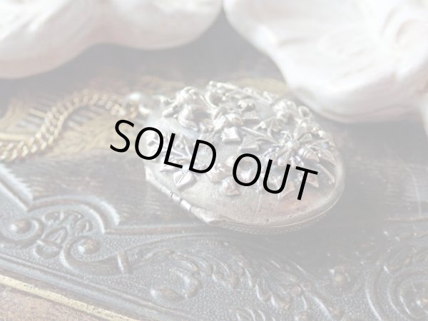 画像13: 【フルールドリスと植物と蜂装飾】【シルバー鍍金ロケット】フランス・アンティーク＆ヴィンテージ品 (13)