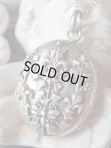 画像3: 【フルールドリスと植物と蜂装飾】【シルバー鍍金ロケット】フランス・アンティーク＆ヴィンテージ品 (3)