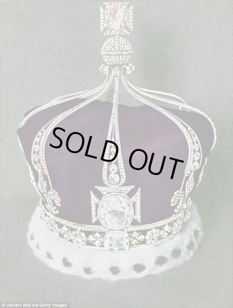 他王冠との比較（前列左から２番目）