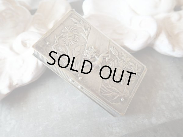 画像11: 【アンヌ・ド・ブルターニュ紋章王冠とエルミーヌ（白オコジョ）】【キク科植物】【ブック型ヴェスタケース】フランス・アンティーク＆ヴィンテージ品 (11)