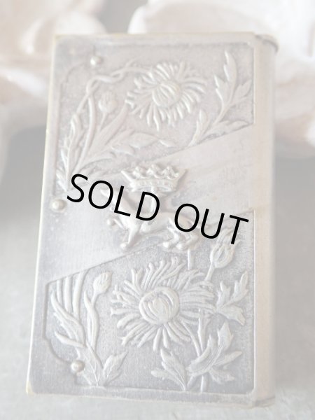 画像9: 【アンヌ・ド・ブルターニュ紋章王冠とエルミーヌ（白オコジョ）】【キク科植物】【ブック型ヴェスタケース】フランス・アンティーク＆ヴィンテージ品 (9)