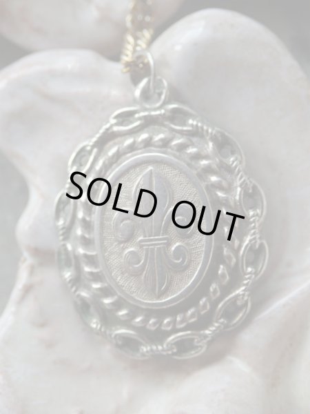 画像8: 【シルバー製チェーン風飾り枠ミニルリケール】【聖遺物】【ルルドの聖母とフルールドリス】フランス・アンティーク＆ヴィンテージ品 (8)