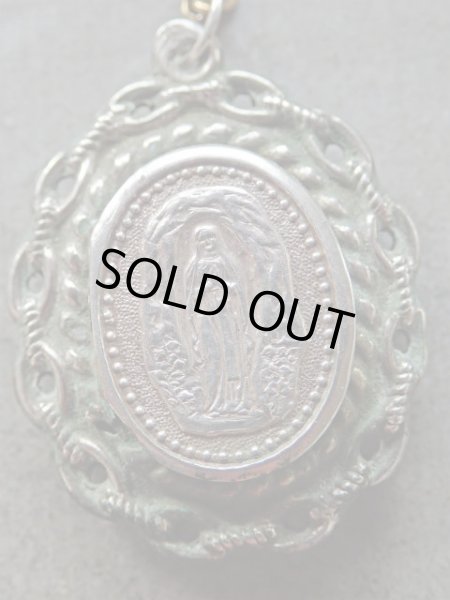 画像12: 【シルバー製チェーン風飾り枠ミニルリケール】【聖遺物】【ルルドの聖母とフルールドリス】フランス・アンティーク＆ヴィンテージ品 (12)