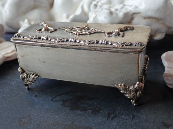 画像9: 【天使とガーランド装飾のジュエリーボックス】【二人の天使とキューピッド】フランス・アンティーク＆ヴィンテージ品 (9)