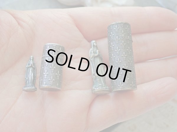 大サイズとの比較（右は　https://labarum.ocnk.net/product/2799）