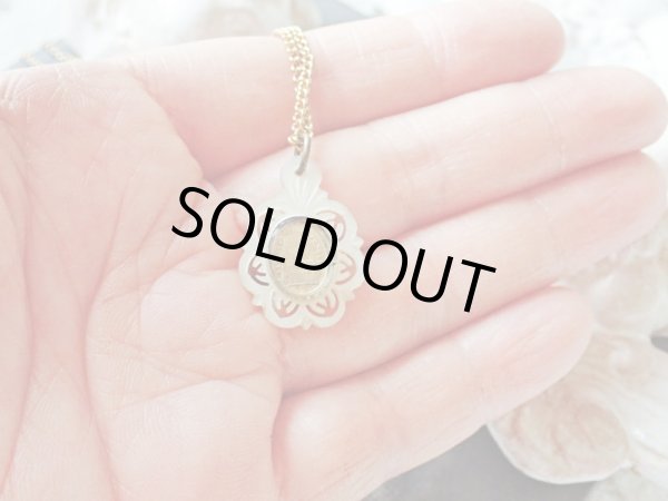 画像10: 【白蝶貝透かし細工両面ガラス嵌め込みミニルリケール】【聖遺物】【ルルドの聖母】フランス・アンティーク＆ヴィンテージ品 (10)