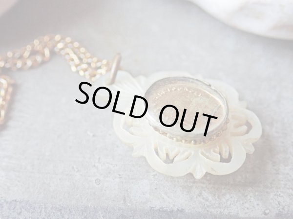 画像3: 【白蝶貝透かし細工両面ガラス嵌め込みミニルリケール】【聖遺物】【ルルドの聖母】フランス・アンティーク＆ヴィンテージ品 (3)