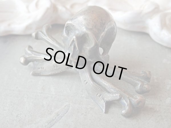 画像2: 【メメントモリMemento mori】【スカル＆クロスボーン】【キリスト磔刑十字架の足元用髑髏パーツ】ドイツ・アンティーク＆ヴィンテージ品 (2)