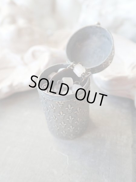 画像7: 【ルルドの聖母】【聖母レリーフ蓋】【フルールドリス文様ケース】【ロザリオとセット】フランス・アンティーク＆ヴィンテージ聖品 (7)