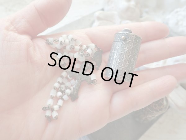 画像15: 【ルルドの聖母】【聖母レリーフ蓋】【フルールドリス文様ケース】【ロザリオとセット】フランス・アンティーク＆ヴィンテージ聖品 (15)